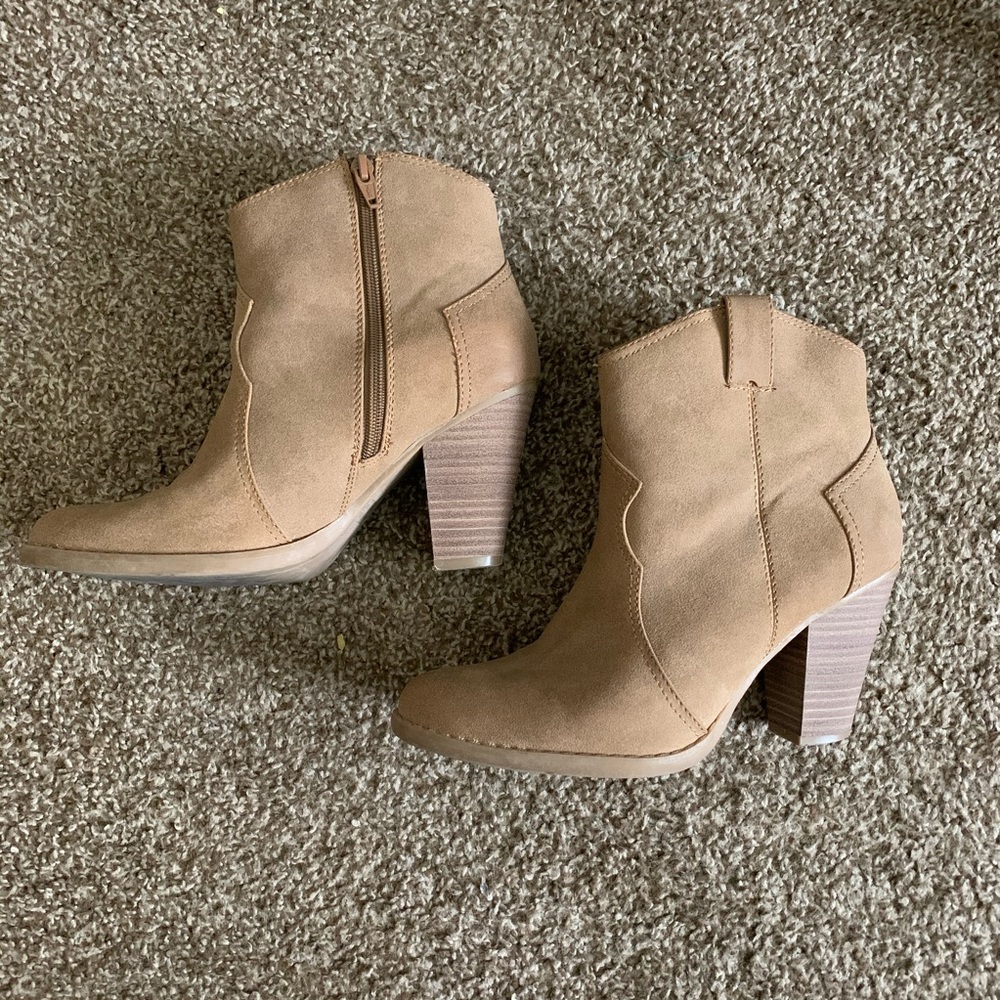 American Eagle Ankle Boots Tan Sz 8
